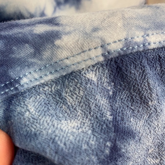 Chico’s womens Tie Dye long sleeved key hole back Shirt Top size 0 or S 4 - Picture 9 of 14